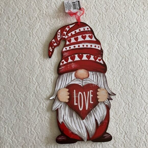 Valentine’s Gnome Wall Hanging - Picture 4 of 4
